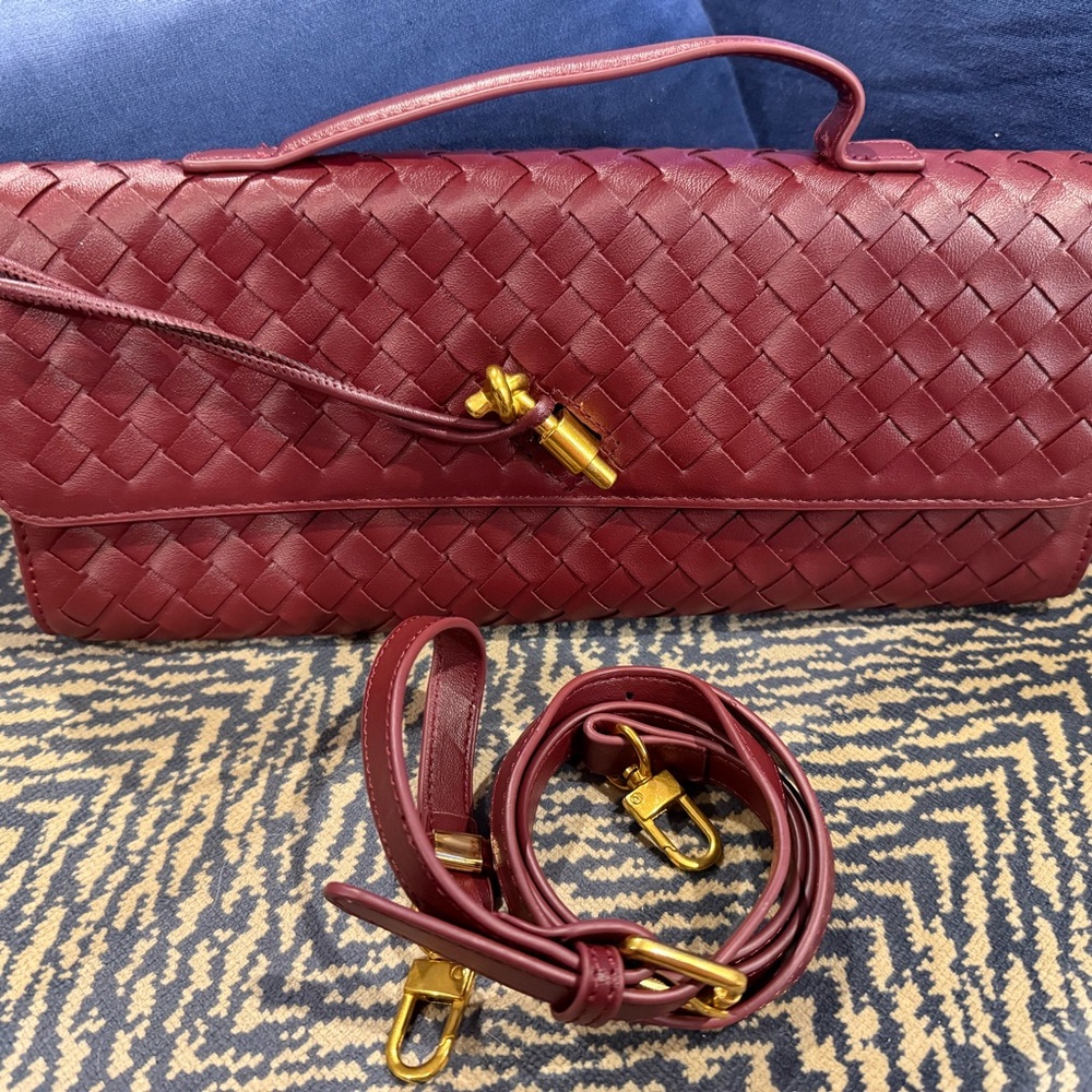 Elegant Woven Leather Bag in Rich Burgundy